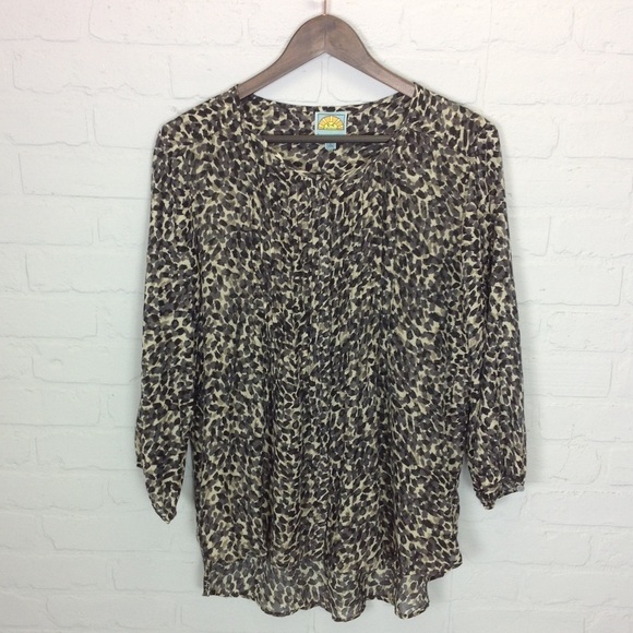⭐️40% Off⭐️ C&C California Silk Animal Print Button Down - Picture 1 of 5